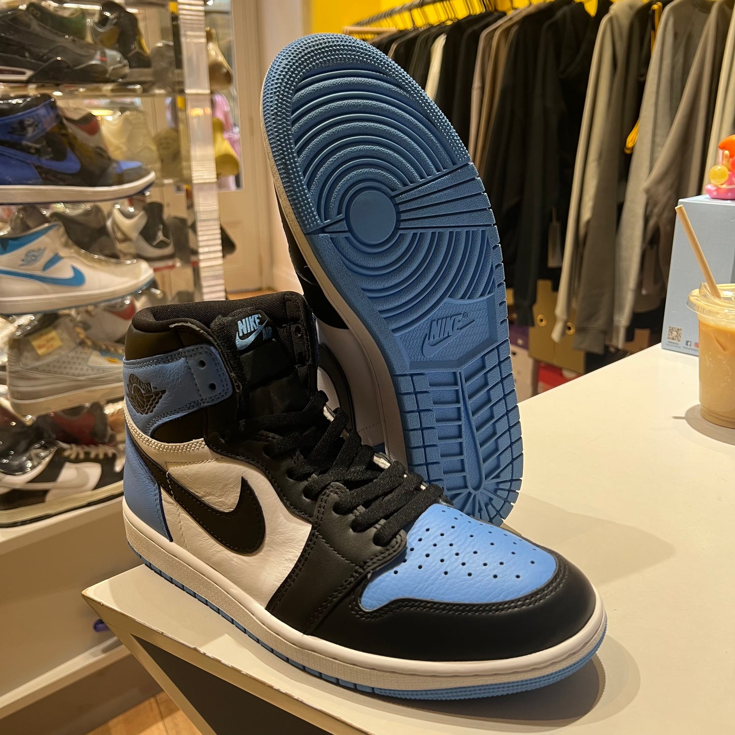 Jordan 1 Retro High OG UNC Toe Pre-owned US 11