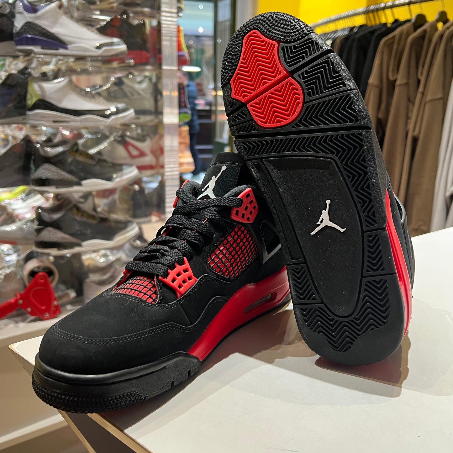 Jordan 4 Retro Red Thunder Pre-owned US10