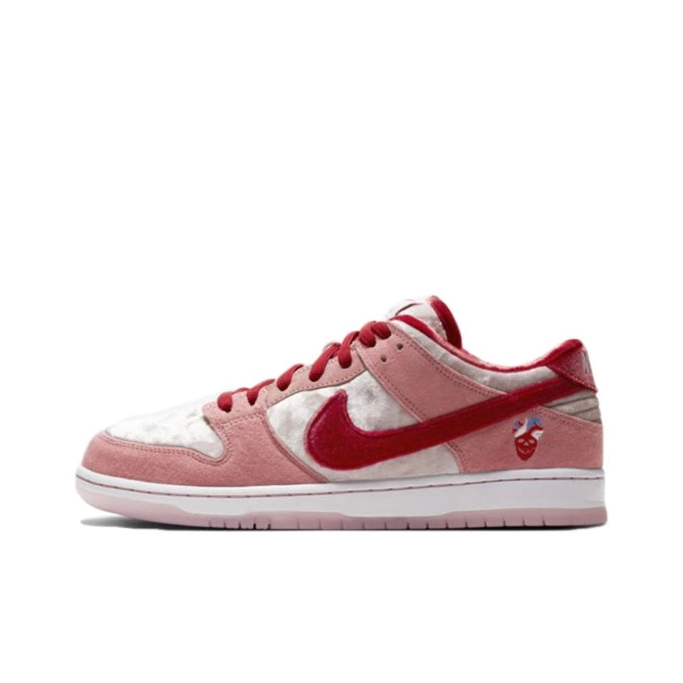 Nike SB Dunk Low StrangeLove Skateboards (Special Box)