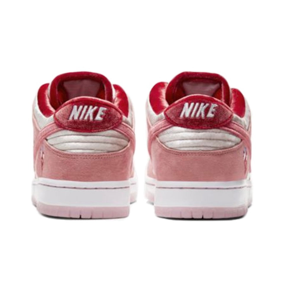 Nike SB Dunk Low StrangeLove Skateboards (Special Box)