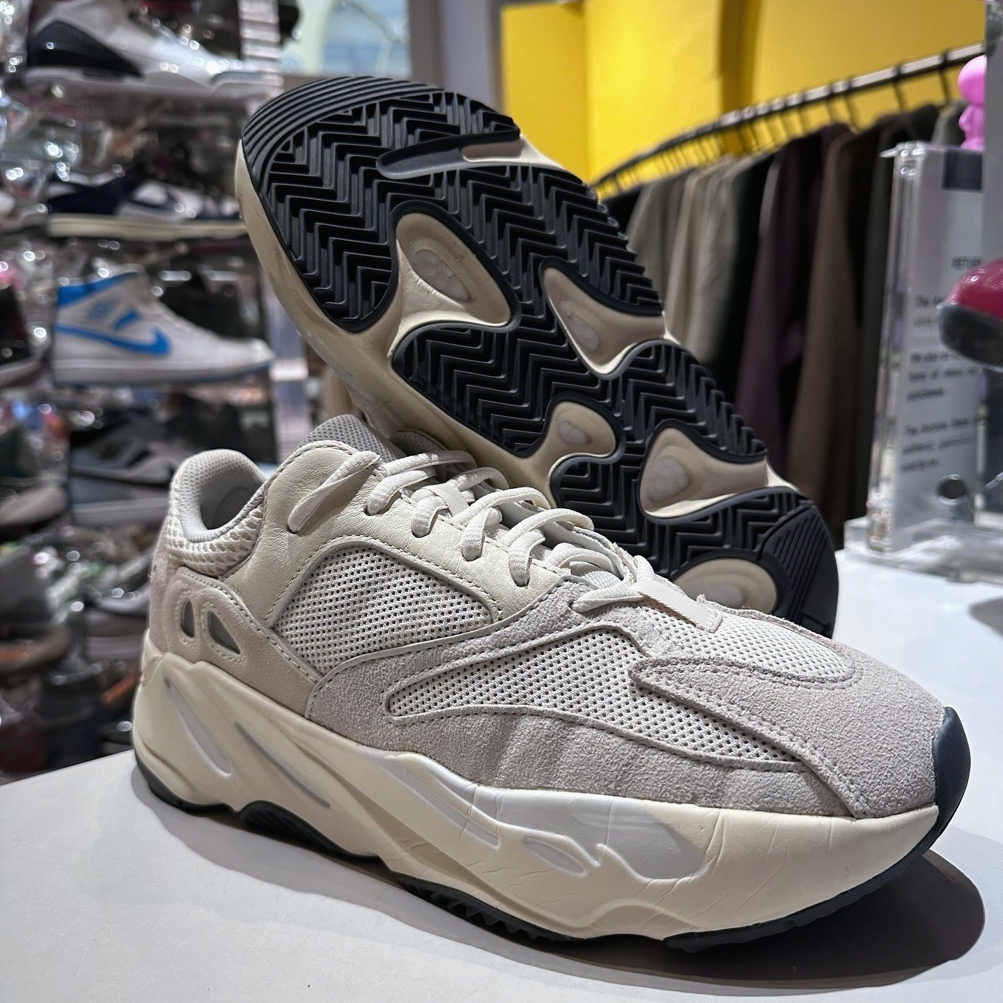 adidas Yeezy Boost 700 Analog Pre-owned US 9