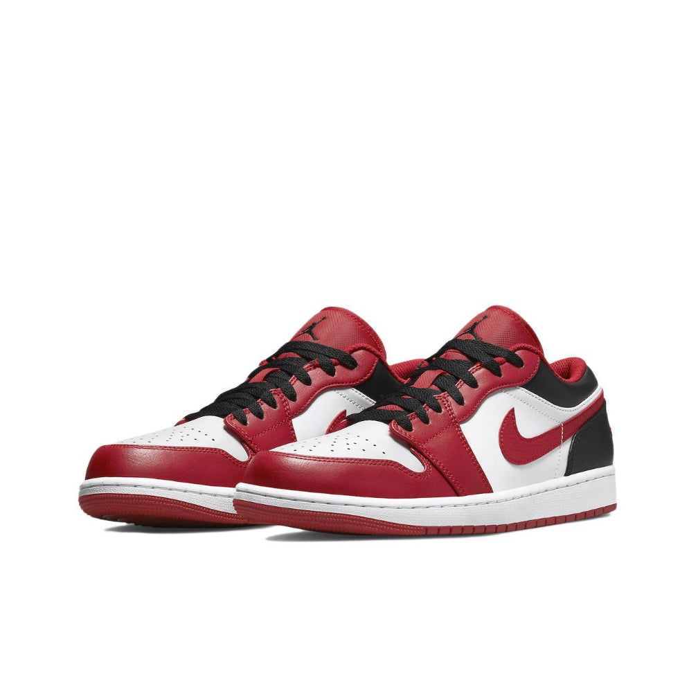 Jordan 1 Low Bulls